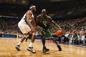 爱游戏综合娱乐-艾比·德尔福：为南非队提供坚实防线，确保零失球纪录，艾比·莱德·弗特